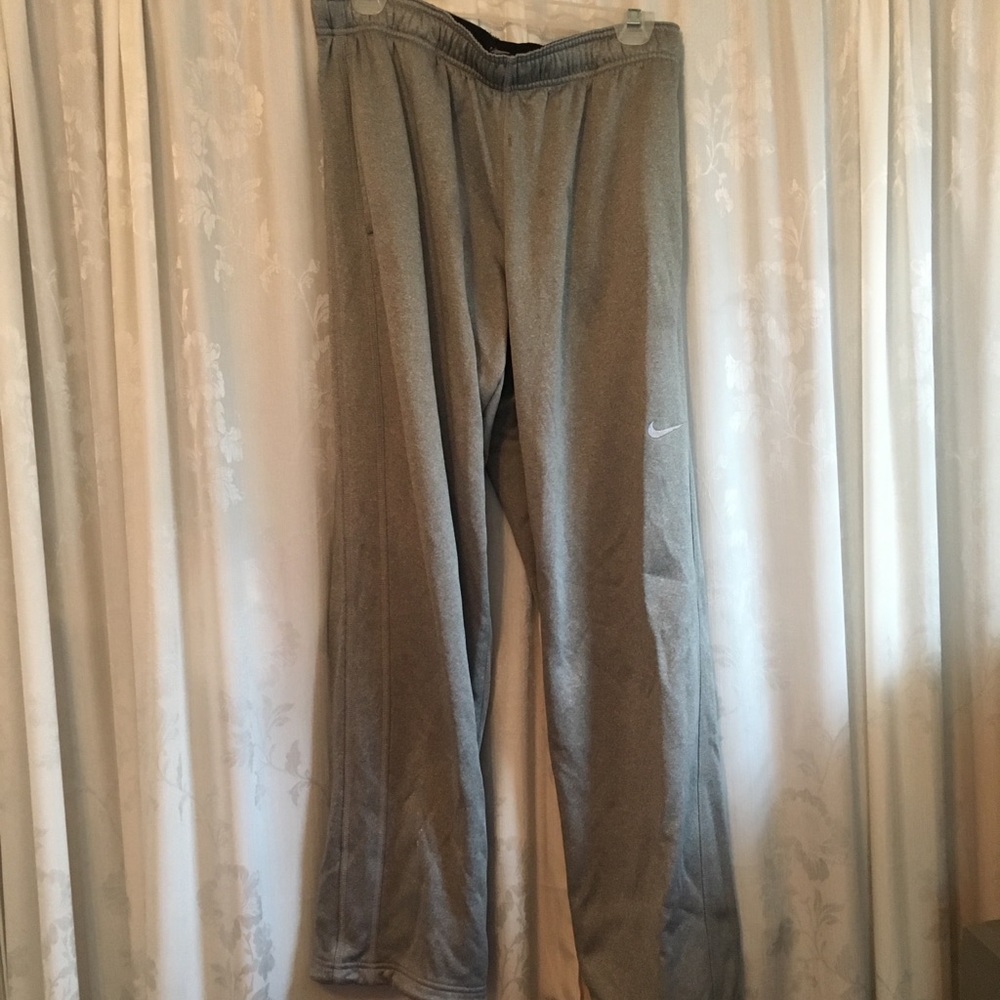 Nike therma-fit sweats